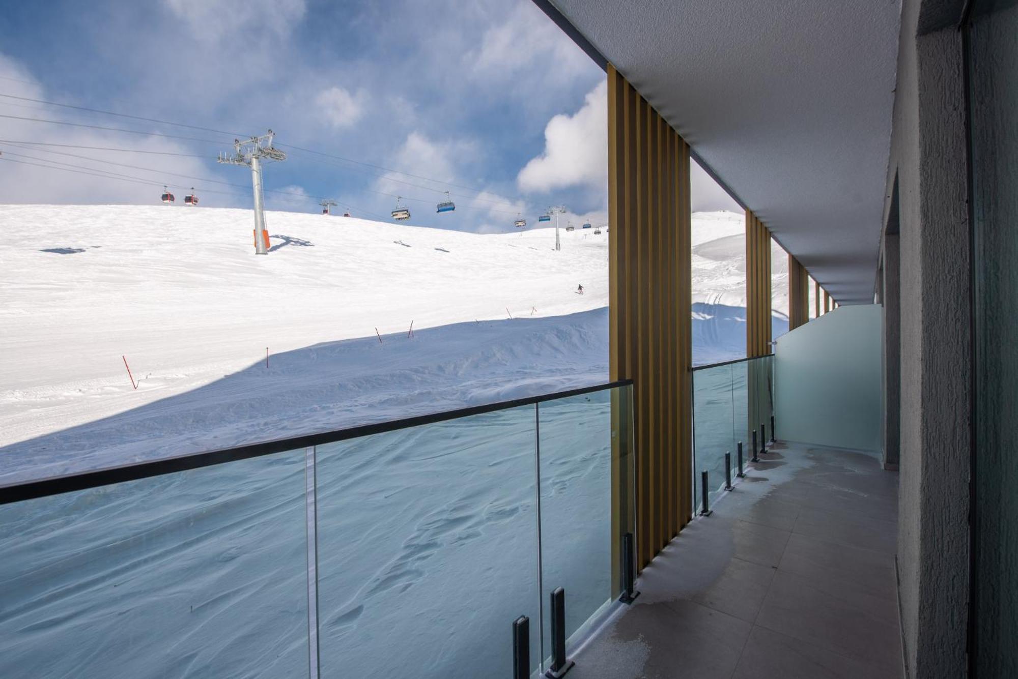Gudauri Atrium Aparthotel Exterior photo